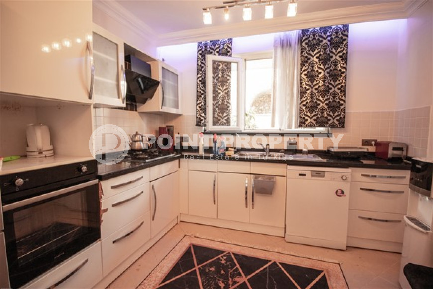 Изысканный четырёхкомнатный дуплекс, в районе Аланьи, Бекташ, площадью 240 м2 и 2011 года постройки-id-2813-фото-10