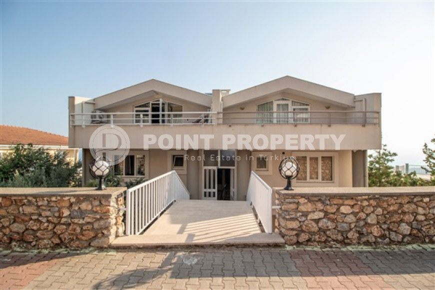 Изысканный четырёхкомнатный дуплекс, в районе Аланьи, Бекташ, площадью 240 м2 и 2011 года постройки-id-2813-фото-30