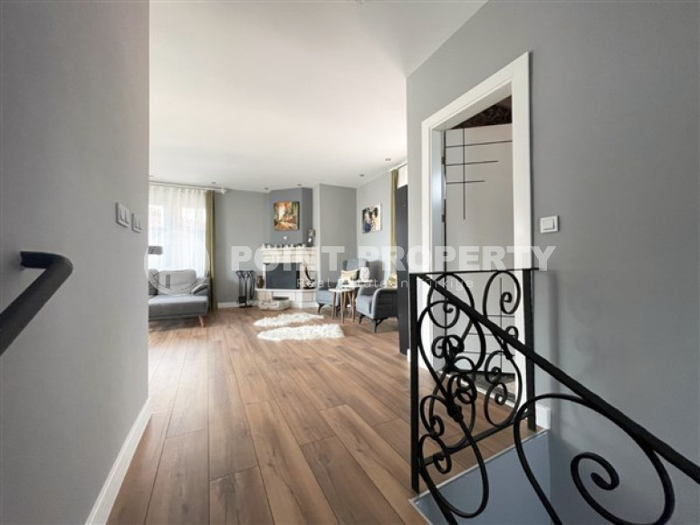 Современная трехэтажная вилла 3+1 с личным бассейном и гаражом, 210 м², в районе Оба, Аланья-id-2815-фото-18