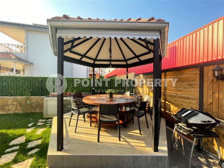 Современная трехэтажная вилла 3+1 с личным бассейном и гаражом, 210 м², в районе Оба, Аланья-id-2815-фото-25