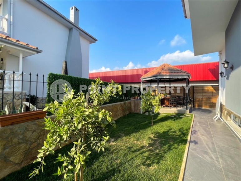 Современная трехэтажная вилла 3+1 с личным бассейном и гаражом, 210 м², в районе Оба, Аланья-id-2815-фото-26