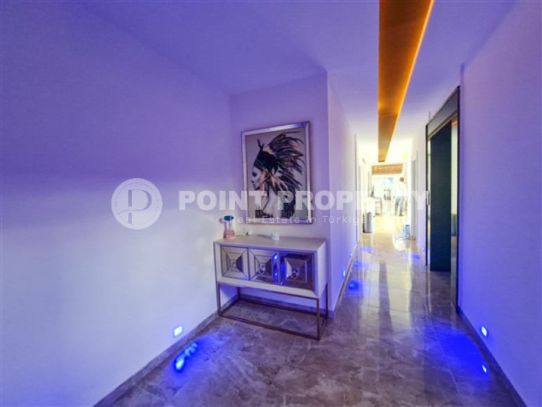 Элитная вилла 8+1 с роскошным дизайнерским интерьером, Каргыджак, Аланья, с участком земли 1400 м2-id-2821-фото-17