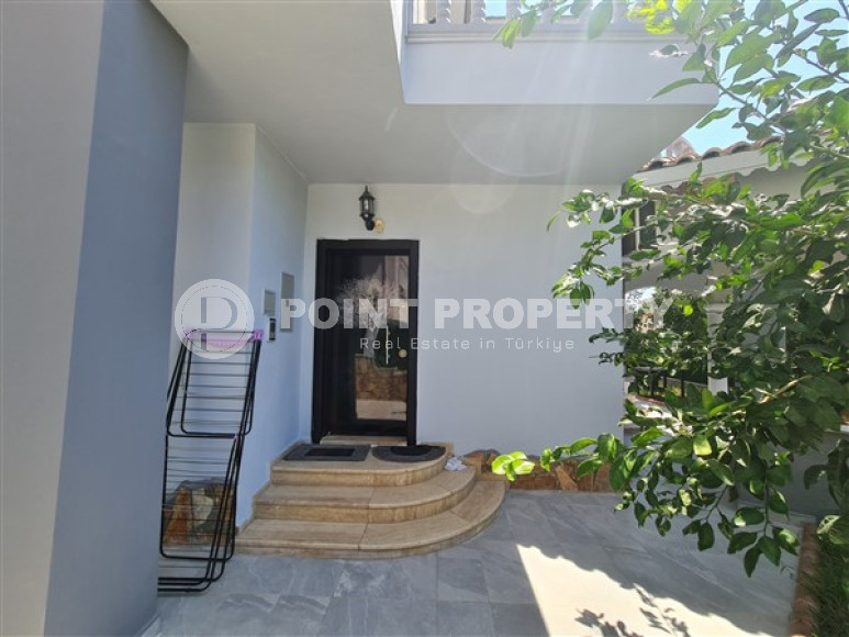 Duplex villa, in Alanya area, Bektas, with an area of 220 m2 on a plot of 560 m2-id-2828-photo-11