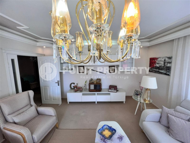 Apartments on the first coastline. Spacious three-room apartment with 2+1 layout, 145m2 in Alanya, in the popular Mahmutlar area with an excellent location. 50 m to the sea.-id-1252-photo-4