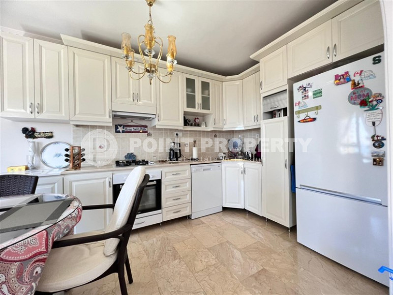 Apartments on the first coastline. Spacious three-room apartment with 2+1 layout, 145m2 in Alanya, in the popular Mahmutlar area with an excellent location. 50 m to the sea.-id-1252-photo-7