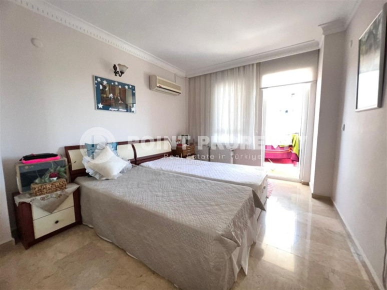 Apartments on the first coastline. Spacious three-room apartment with 2+1 layout, 145m2 in Alanya, in the popular Mahmutlar area with an excellent location. 50 m to the sea.-id-1252-photo-8