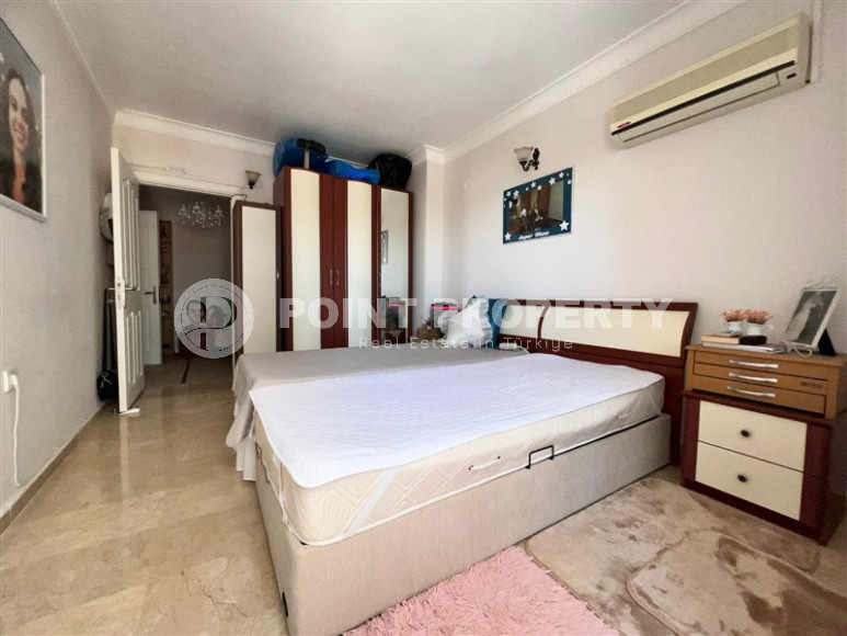 Apartments on the first coastline. Spacious three-room apartment with 2+1 layout, 145m2 in Alanya, in the popular Mahmutlar area with an excellent location. 50 m to the sea.-id-1252-photo-9