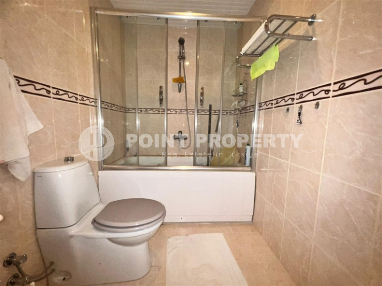 Apartments on the first coastline. Spacious three-room apartment with 2+1 layout, 145m2 in Alanya, in the popular Mahmutlar area with an excellent location. 50 m to the sea.-id-1252-photo-13