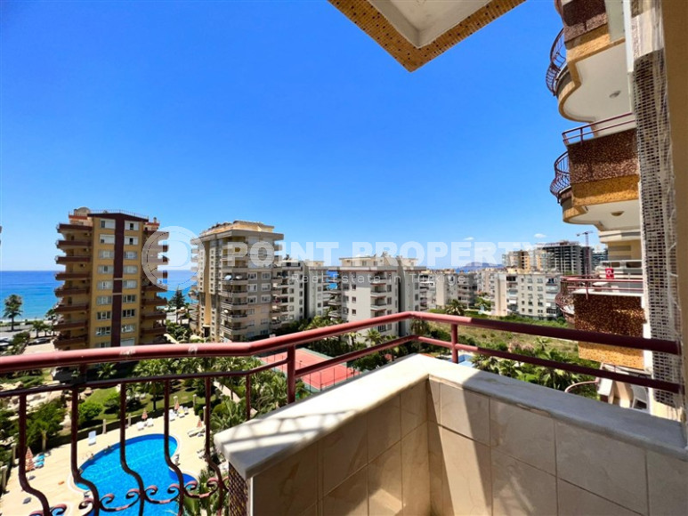 Apartments on the first coastline. Spacious three-room apartment with 2+1 layout, 145m2 in Alanya, in the popular Mahmutlar area with an excellent location. 50 m to the sea.-id-1252-photo-16