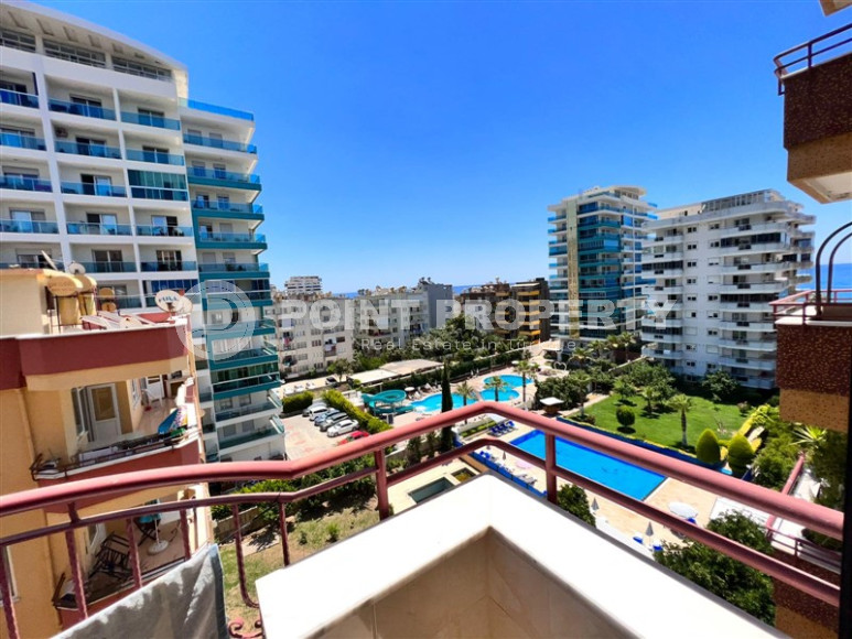 Apartments on the first coastline. Spacious three-room apartment with 2+1 layout, 145m2 in Alanya, in the popular Mahmutlar area with an excellent location. 50 m to the sea.-id-1252-photo-17