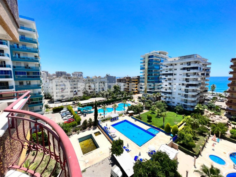 Apartments on the first coastline. Spacious three-room apartment with 2+1 layout, 145m2 in Alanya, in the popular Mahmutlar area with an excellent location. 50 m to the sea.-id-1252-photo-18