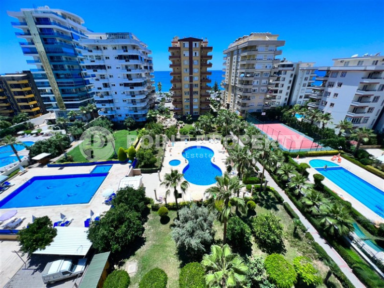 Apartments on the first coastline. Spacious three-room apartment with 2+1 layout, 145m2 in Alanya, in the popular Mahmutlar area with an excellent location. 50 m to the sea.-id-1252-photo-20