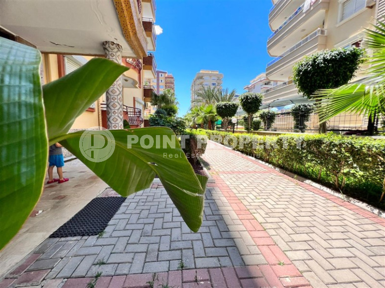 Apartments on the first coastline. Spacious three-room apartment with 2+1 layout, 145m2 in Alanya, in the popular Mahmutlar area with an excellent location. 50 m to the sea.-id-1252-photo-22