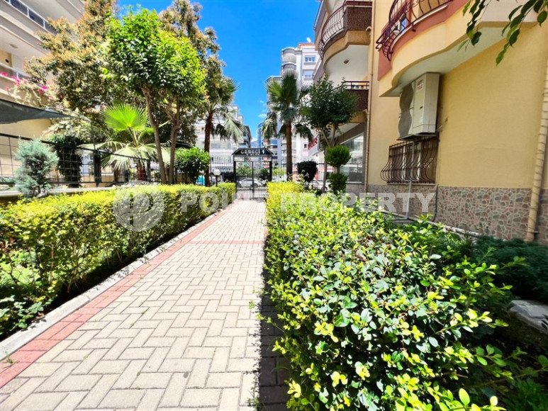 Apartments on the first coastline. Spacious three-room apartment with 2+1 layout, 145m2 in Alanya, in the popular Mahmutlar area with an excellent location. 50 m to the sea.-id-1252-photo-23