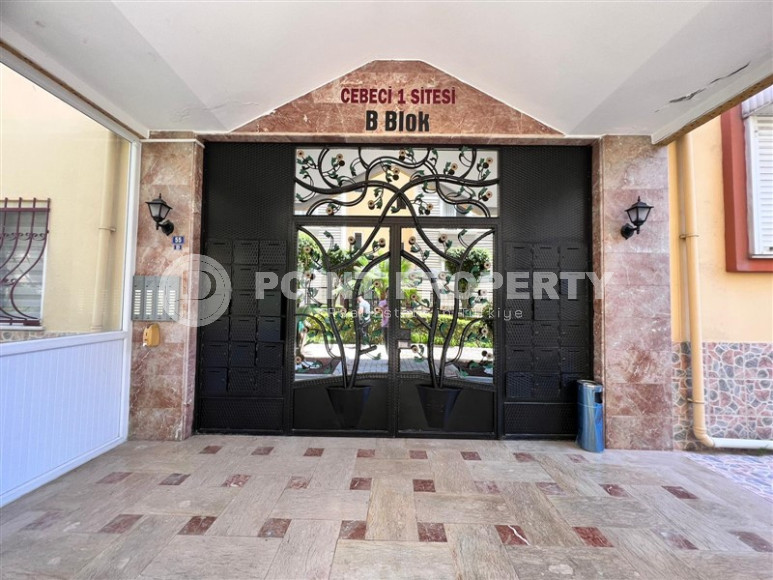 Apartments on the first coastline. Spacious three-room apartment with 2+1 layout, 145m2 in Alanya, in the popular Mahmutlar area with an excellent location. 50 m to the sea.-id-1252-photo-24