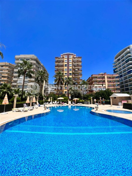 Apartments on the first coastline. Spacious three-room apartment with 2+1 layout, 145m2 in Alanya, in the popular Mahmutlar area with an excellent location. 50 m to the sea.-id-1252-photo-25