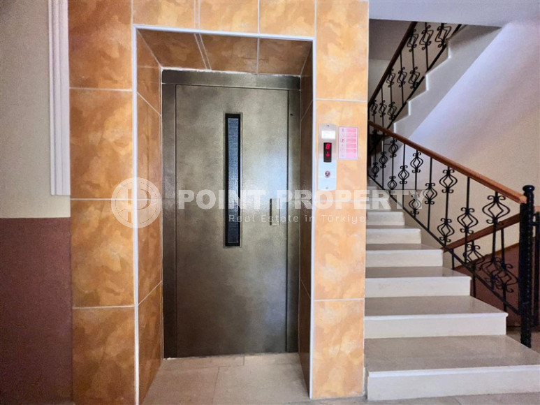 Apartments on the first coastline. Spacious three-room apartment with 2+1 layout, 145m2 in Alanya, in the popular Mahmutlar area with an excellent location. 50 m to the sea.-id-1252-photo-29