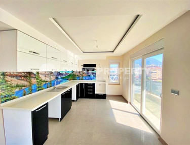 Spacious five-room duplex 240 m2, fully renovated, in a new 5-storey complex, Oba, Alanya-id-2878-photo-1