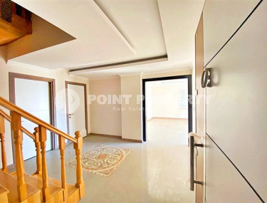 Spacious five-room duplex 240 m2, fully renovated, in a new 5-storey complex, Oba, Alanya-id-2878-photo-3