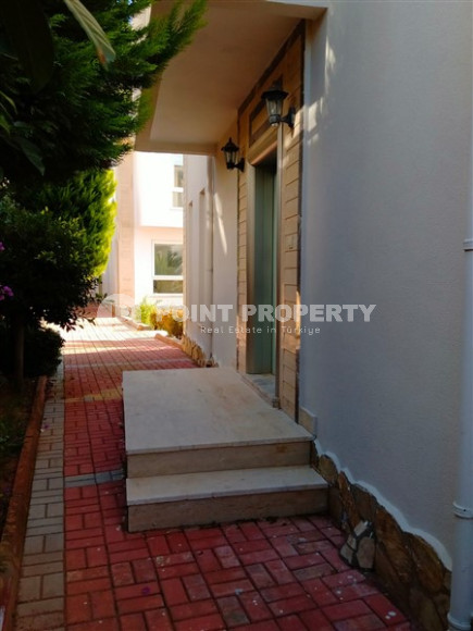 Two-storey spacious villa of 215 m² for citizenship, with stunning sunset views and two swimming pools, Alanya, Bektas district.-id-2879-photo-4