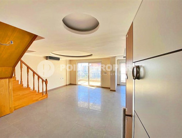 Compact 2+1 penthouse with good repair in Oba area, Alanya, 130 m2-id-2880-photo-2