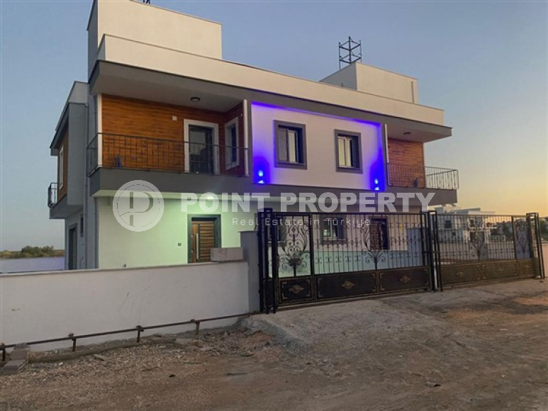 Новая вилла-дуплекс 3+1 с бассейном в Мерсине для жизни и инвестиций-id-2922-фото-1