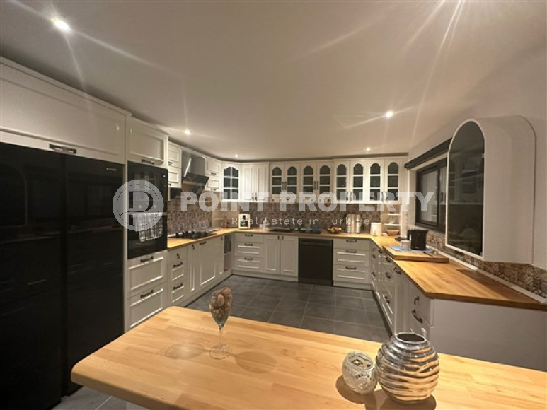 Изысканная 4+1 вилла с дизайнерским интерьером в районе Каргыджак, Аланья, большой площадью 515 м2-id-2929-фото-12