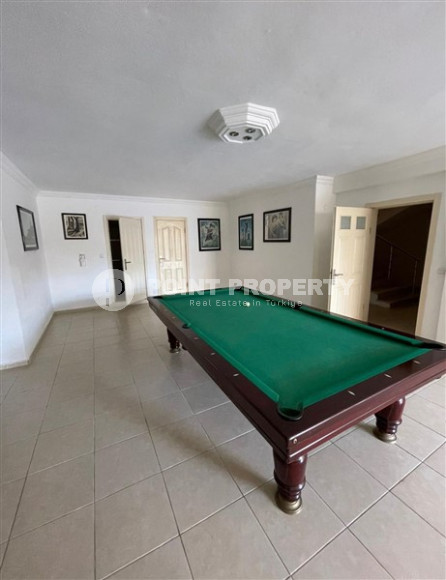 Beautiful 4+1 duplex in a high-rise complex 400 meters from the sea in the Mahmutlar area-id-2938-photo-5