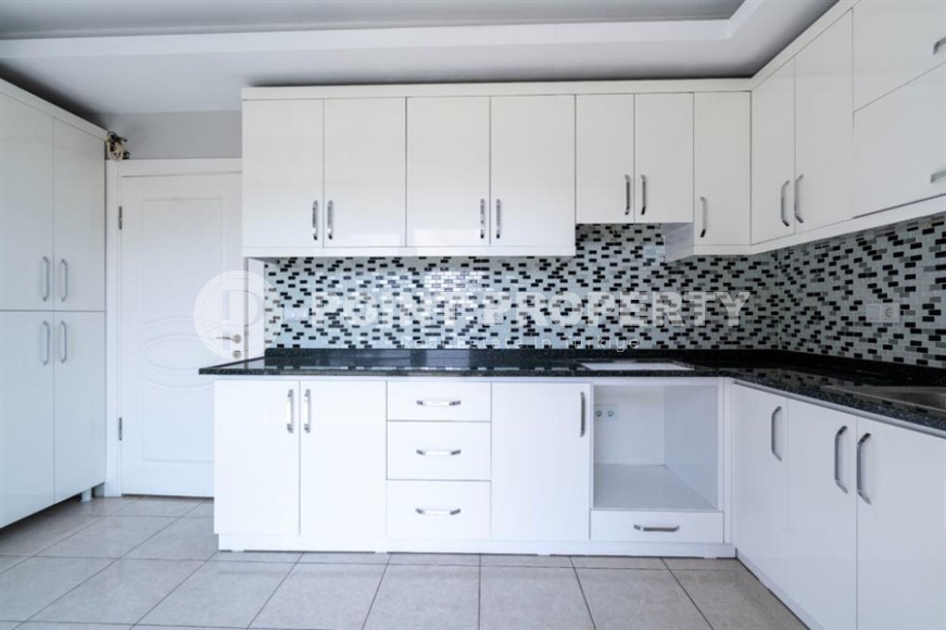 Luxury 3+1 apartment with an area of 165 m2 from the owner in the Hasbahce area, the center of Alanya, 450 meters from the historical center-id-1259-photo-18