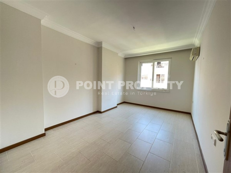 Three-room apartment 2+1 with expensive renovation on the first coastline, Mahmutlar, Alanya-id-2946-photo-11