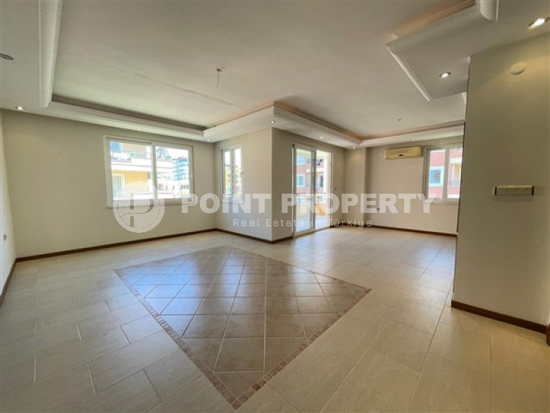 Three-room apartment 2+1 with expensive renovation on the first coastline, Mahmutlar, Alanya-id-2946-photo-12