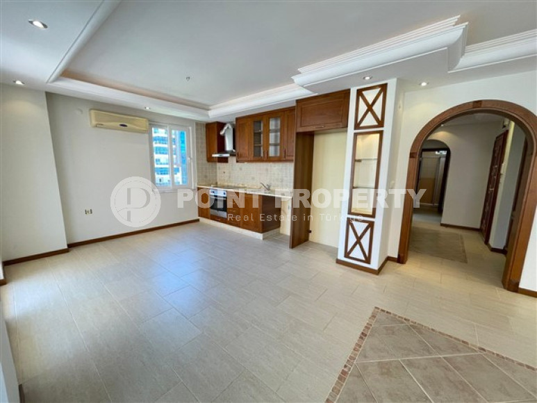 Three-room apartment 2+1 with expensive renovation on the first coastline, Mahmutlar, Alanya-id-2946-photo-13