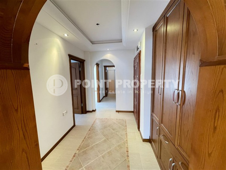 Three-room apartment 2+1 with expensive renovation on the first coastline, Mahmutlar, Alanya-id-2946-photo-14