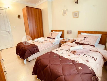 Large furnished three-room apartment, 130m², in a cozy complex on the first line in Mahmutlar-id-1262-photo-4