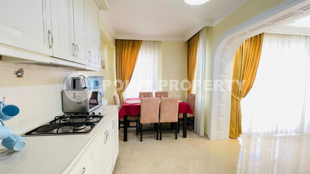 Large furnished three-room apartment, 130m², in a cozy complex on the first line in Mahmutlar-id-1262-photo-6