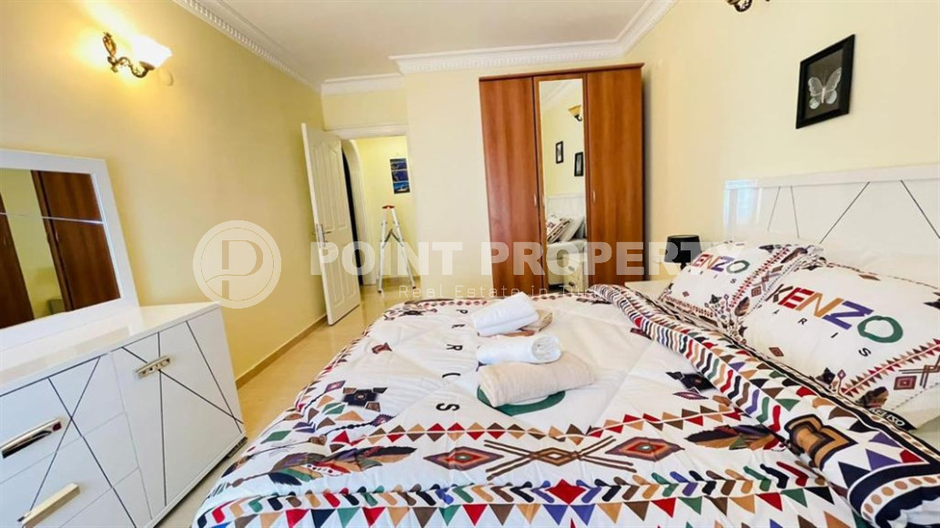 Large furnished three-room apartment, 130m², in a cozy complex on the first line in Mahmutlar-id-1262-photo-7