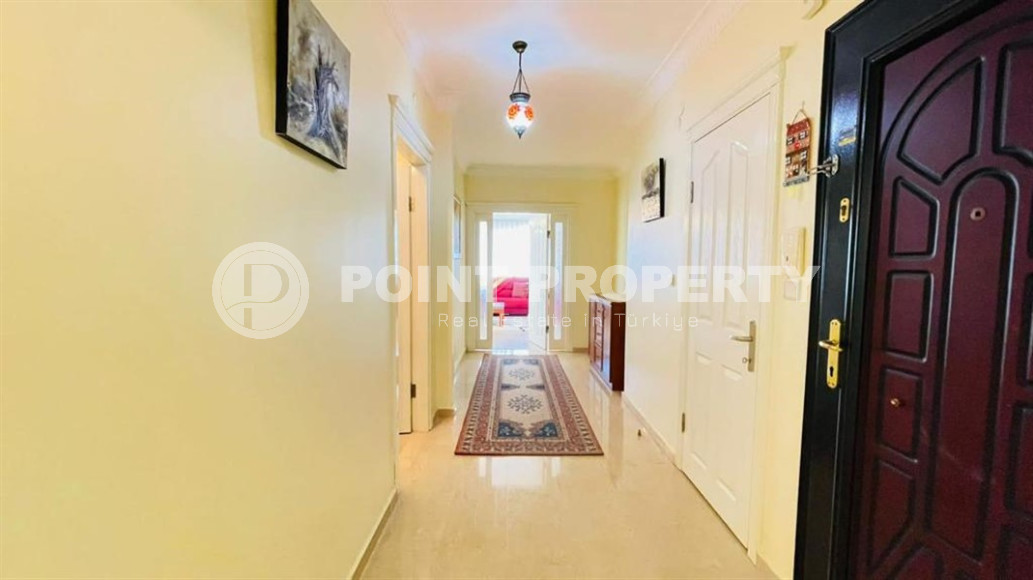 Large furnished three-room apartment, 130m², in a cozy complex on the first line in Mahmutlar-id-1262-photo-8