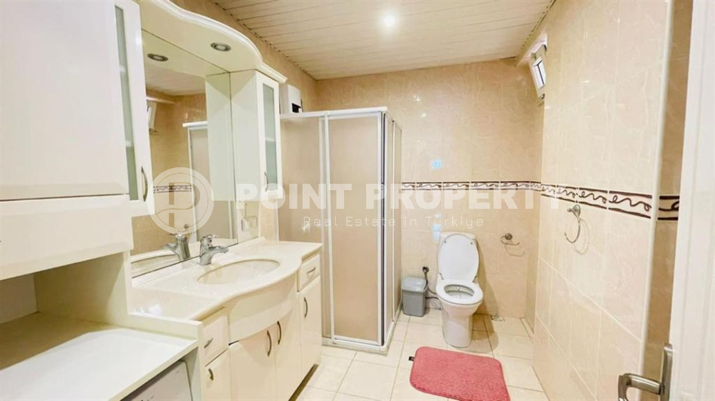 Large furnished three-room apartment, 130m², in a cozy complex on the first line in Mahmutlar-id-1262-photo-9