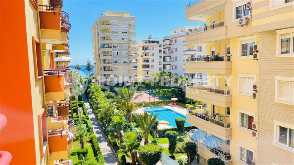 Large furnished three-room apartment, 130m², in a cozy complex on the first line in Mahmutlar-id-1262-photo-17