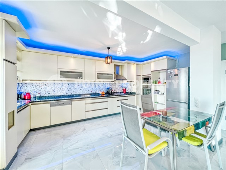 Stylish 2+1 apartment with sea views and fashionable renovation, Mahmutlar, Alanya-id-2979-photo-8