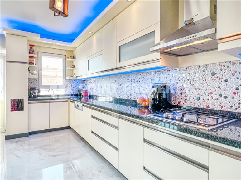 Stylish 2+1 apartment with sea views and fashionable renovation, Mahmutlar, Alanya-id-2979-photo-9