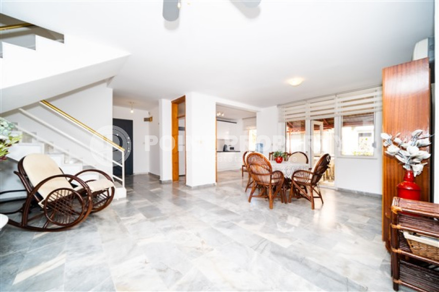 Триплексная вилла площадью 205 м2 с мебелью, район Конаклы, Аланья-id-2982-фото-2