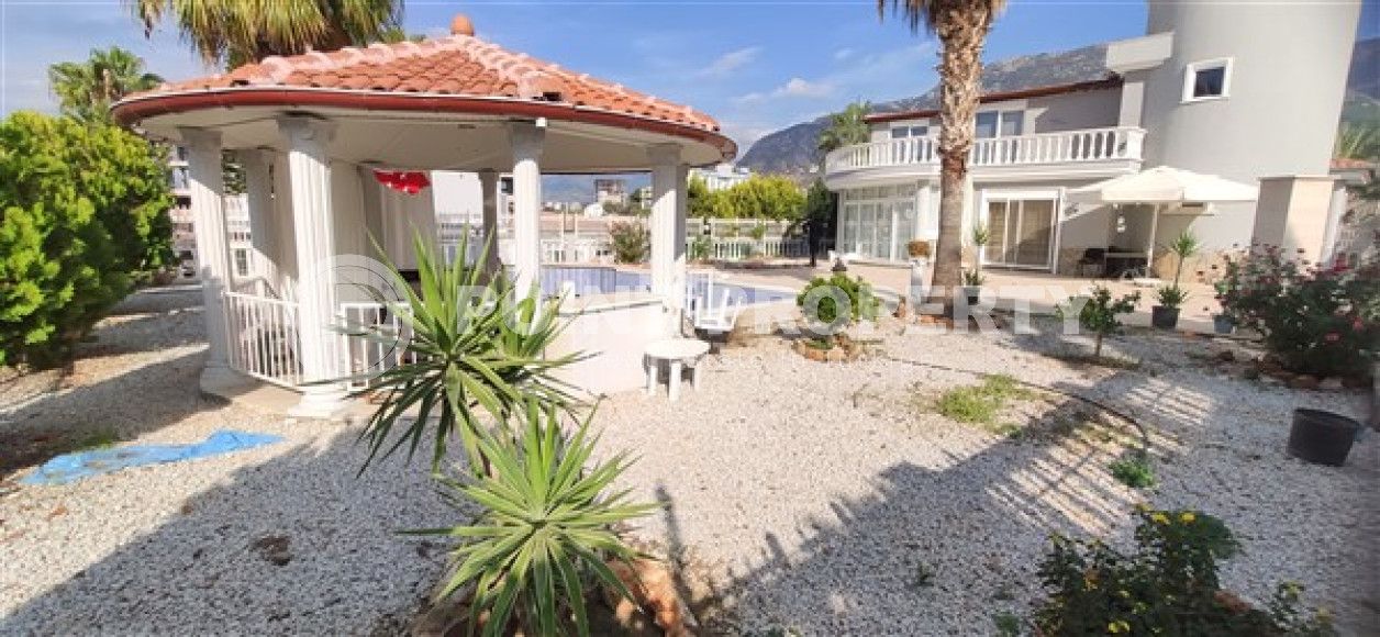 Уникальная дуплексная вилла 5+1 площадью 250 м2, район Махмутлар, Аланья-id-3002-фото-12