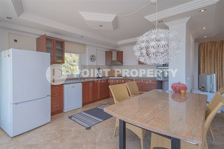 Огромная четырёхкомнатная вилла 2006 года постройки в районе Джикджилли, Аланья-id-3016-фото-3