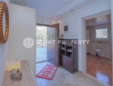 Огромная четырёхкомнатная вилла 2006 года постройки в районе Джикджилли, Аланья-id-3016-фото-5