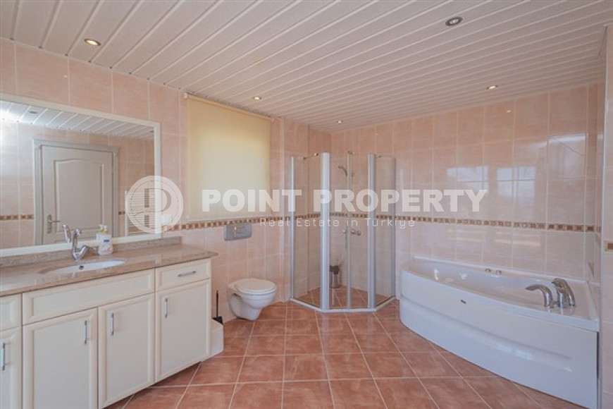 Огромная четырёхкомнатная вилла 2006 года постройки в районе Джикджилли, Аланья-id-3016-фото-13