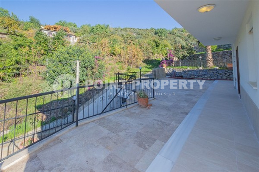 Огромная четырёхкомнатная вилла 2006 года постройки в районе Джикджилли, Аланья-id-3016-фото-18