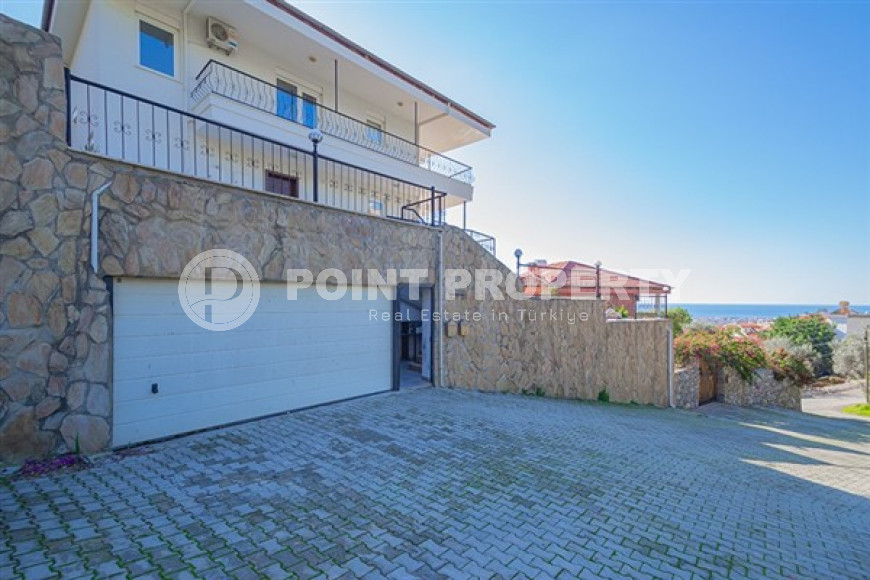 Огромная четырёхкомнатная вилла 2006 года постройки в районе Джикджилли, Аланья-id-3016-фото-20