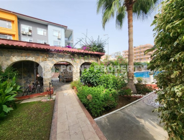 Красивые меблированные апартаменты 1+1 в районе Оба, Аланья, с видом на бассейн-id-3022-фото-2