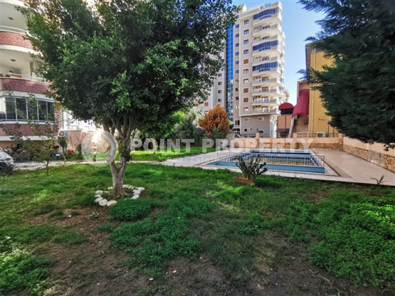 Huge five-room duplex 275 m2, 250 meters from the sea, Mahmutlar, Alanya-id-3040-photo-3